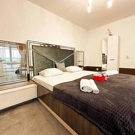 The Royal - Studio With Balcony & Panoramic View Craiova Eksteriør bilde