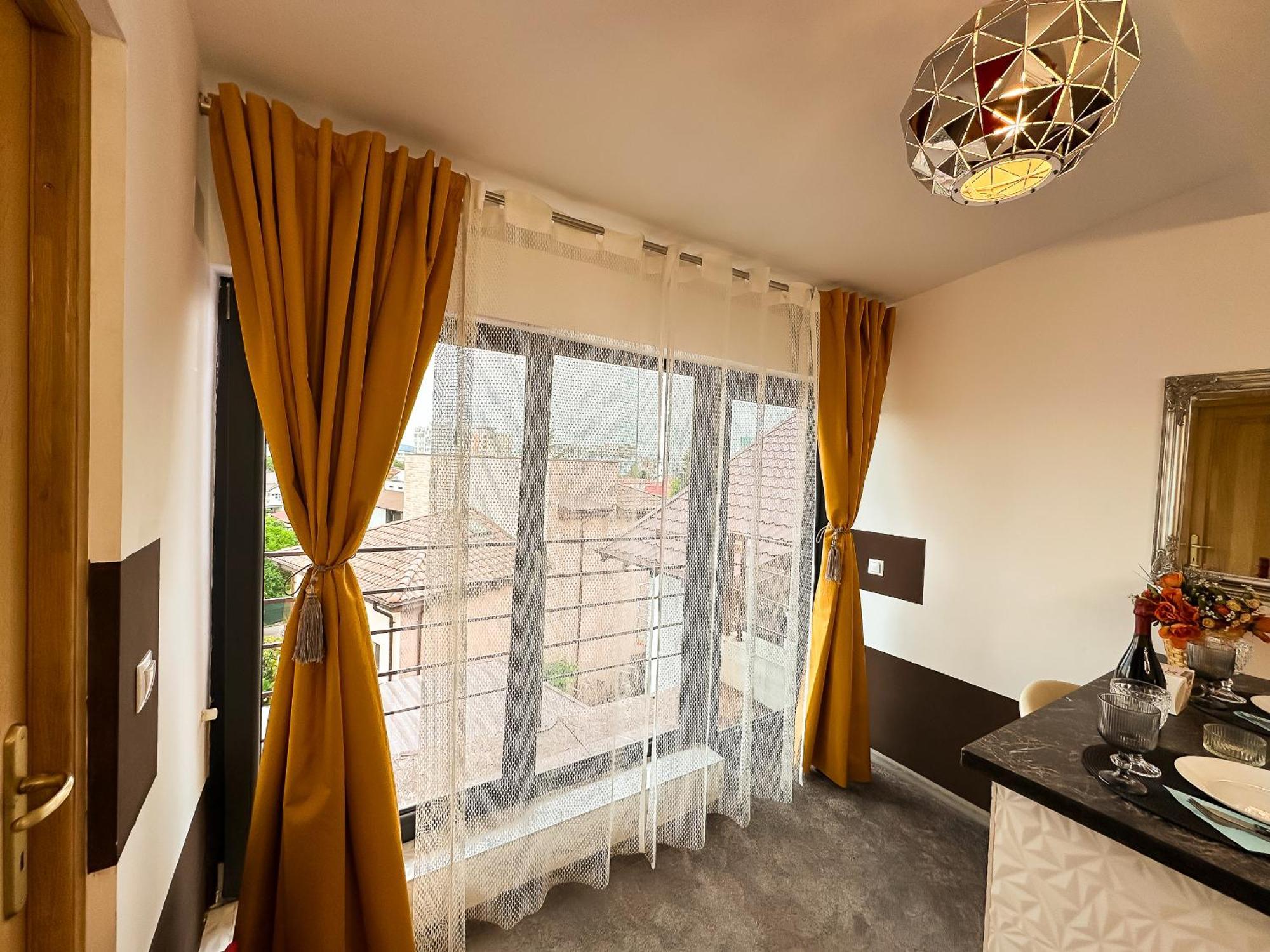The Royal - Studio With Balcony & Panoramic View Craiova Eksteriør bilde