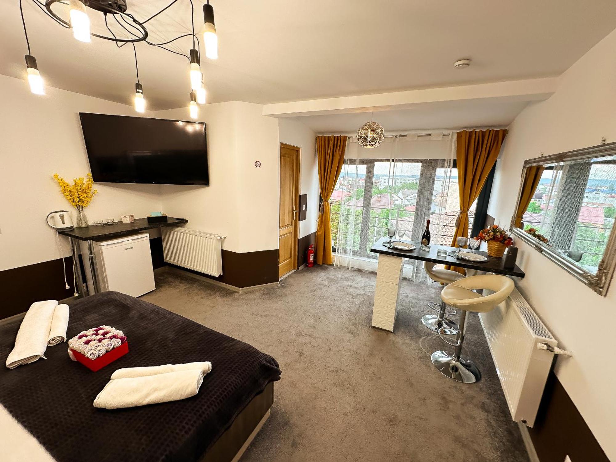 The Royal - Studio With Balcony & Panoramic View Craiova Eksteriør bilde