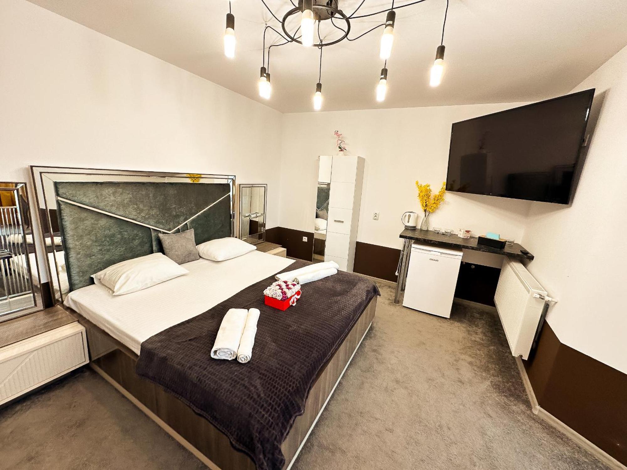 The Royal - Studio With Balcony & Panoramic View Craiova Eksteriør bilde