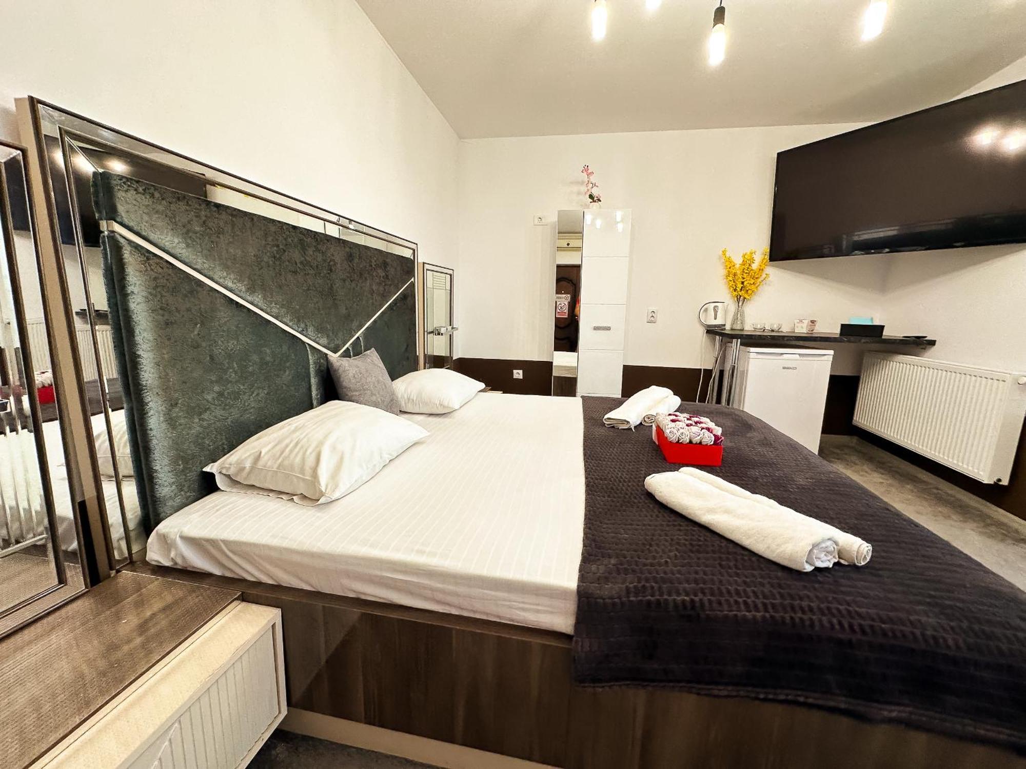 The Royal - Studio With Balcony & Panoramic View Craiova Eksteriør bilde