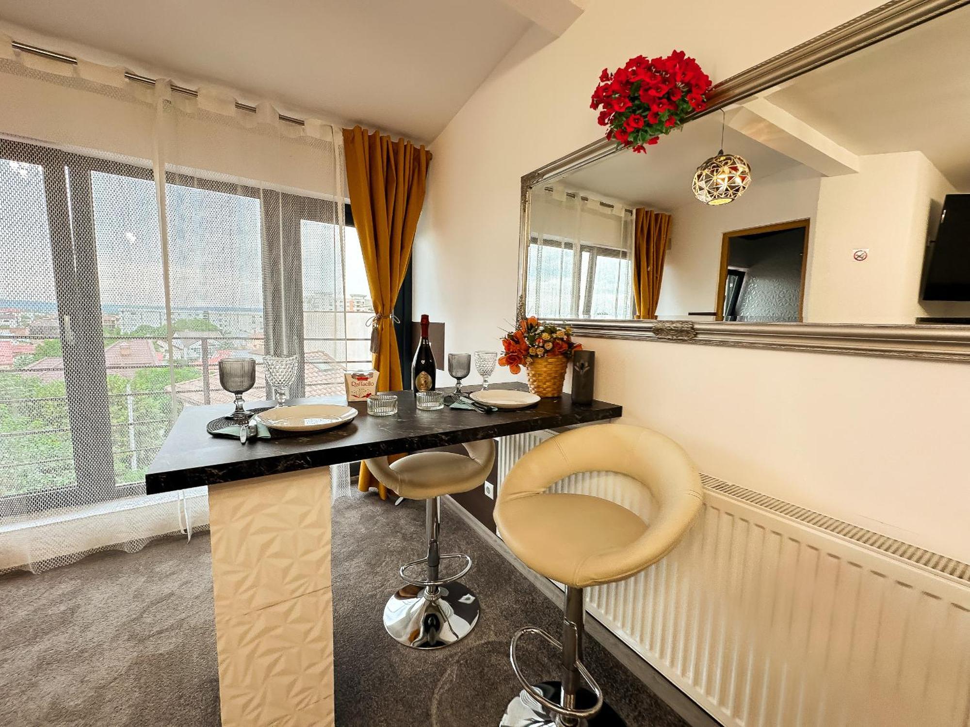 The Royal - Studio With Balcony & Panoramic View Craiova Eksteriør bilde
