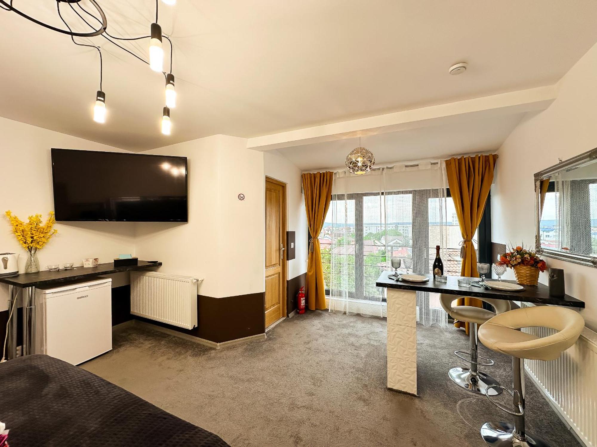 The Royal - Studio With Balcony & Panoramic View Craiova Eksteriør bilde